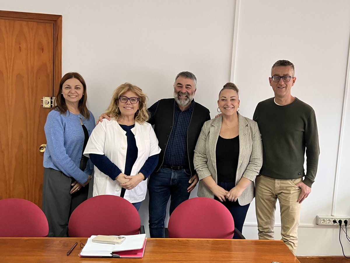 Fructífera reunión de trabajo de la presidenta y secretaria del COE de Sta. Cruz de Tenerife, la Dra. Natalia Rodríguez y la profesora Ana Mª González con los miembros del equipo Decanal de la Facultad de Enfermería, los doctores Alfonso García, Mª Mercedes Arias y Ruymán Brito.