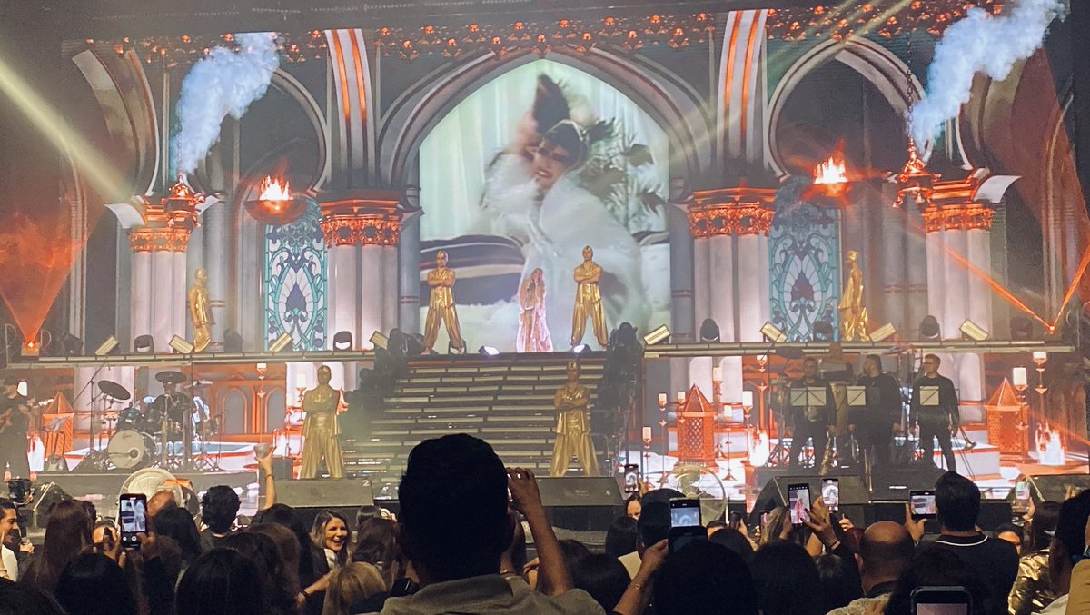 baruchcortez's tweet photo. Porque nadie esta hablando de cuando @OficialYuri transformó el @AuditorioMx en un palacio, fue algo impresionante!!! Faltan 4 días para revivir esta magia en la @ArenaMtyOficial @AlmaShowMx #VivaYuri #IconicaTour https://t.co/jWbHp1OqN7