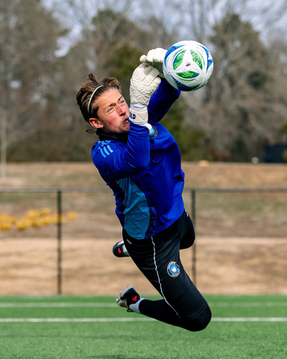 Ethan Gold is ready to hold down the net for the Tricolorii 🧤🇷🇴

He joins the U-16 Romanian National Team for the 4 Nations Tournament!