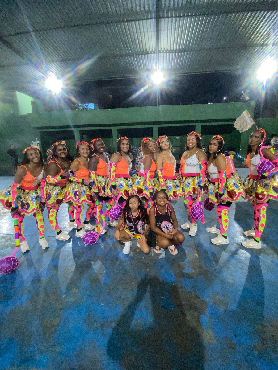 ReacaoGirls's tweet photo. Mais uma ano de sucesso bloco foi rua 

Show maior quem faz é a tropa da R 🎆🎆🎆

Eu falei show de cores nos fogos e fantasia, BOLSO PARA NINGUÉM!!!

Isso é REAÇÃO GIRLS  🎭💖💖 https://t.co/hcWim4gEUM