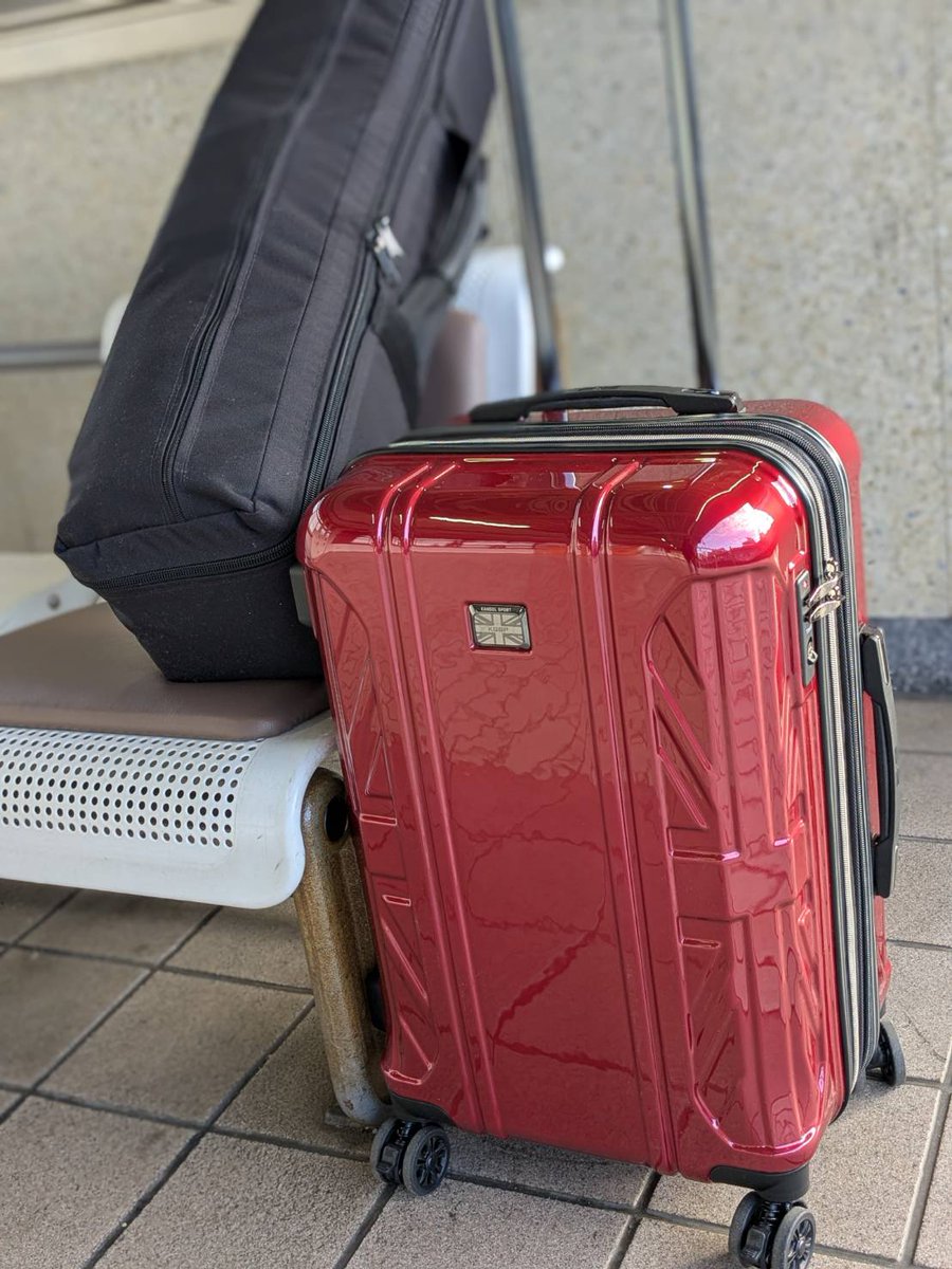 o_bone's tweet image. 今までずっと借り物やおさがりでやり過ごしていましたが、ようやく自分のキャリーケースを導入。多機能ではないですがしっかりしていて頼りになりそうです。

3月16日(日)今井館(駒込)にて、デュファイを中心に据えた公演です。是非お越しください！
forms.gle/RZnAQbAqB34hEY……