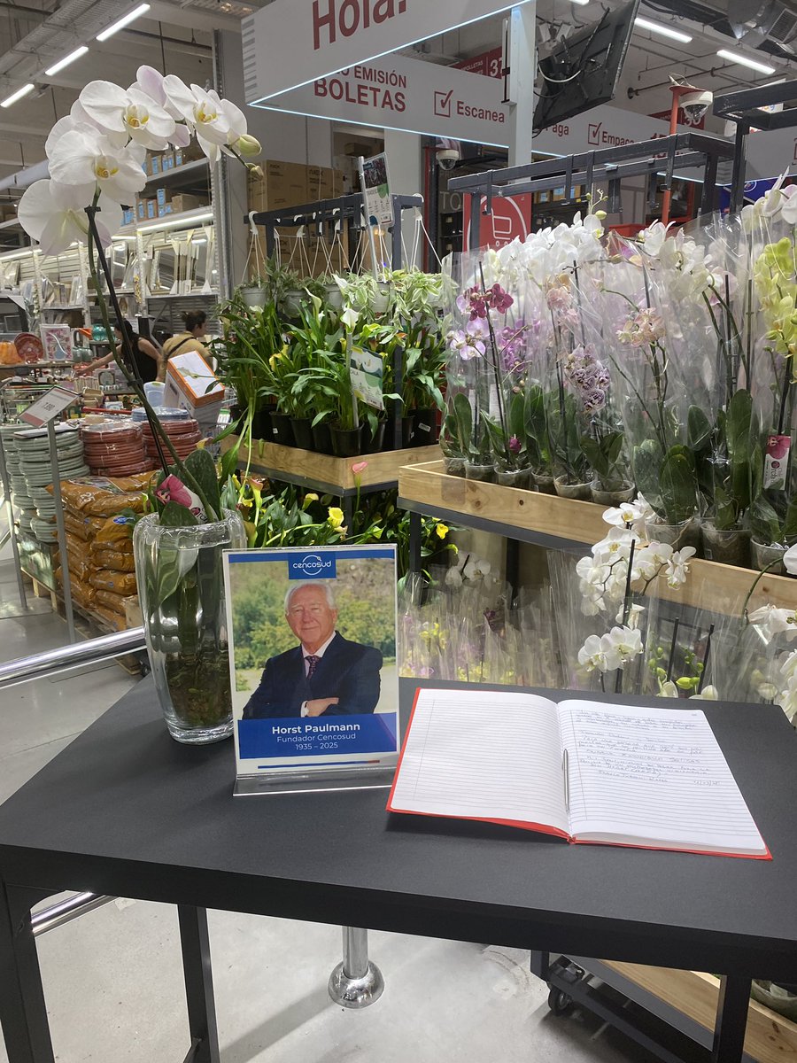 JOValpoCH's tweet image. Libro de condolencias por el fallecimiento del Jefe wn el Jumbo y Easy 

#Valparaíso #PAULMANN