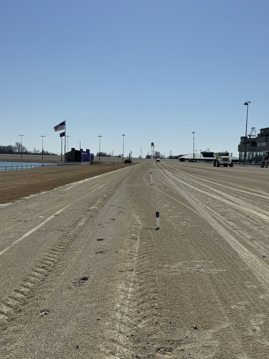 gabe_prewitt's tweet photo. After lengthy discussions with our horsemen &amp; gamblers,we have decided to ‘Pass’ on the passing lane to open up the new season at Hoosier. Track crew completed the removal of the passing lane today. We agreed w/horsemen to do a 60 day trial, we can reassess if we are happy in May https://t.co/zLXewp9qXO