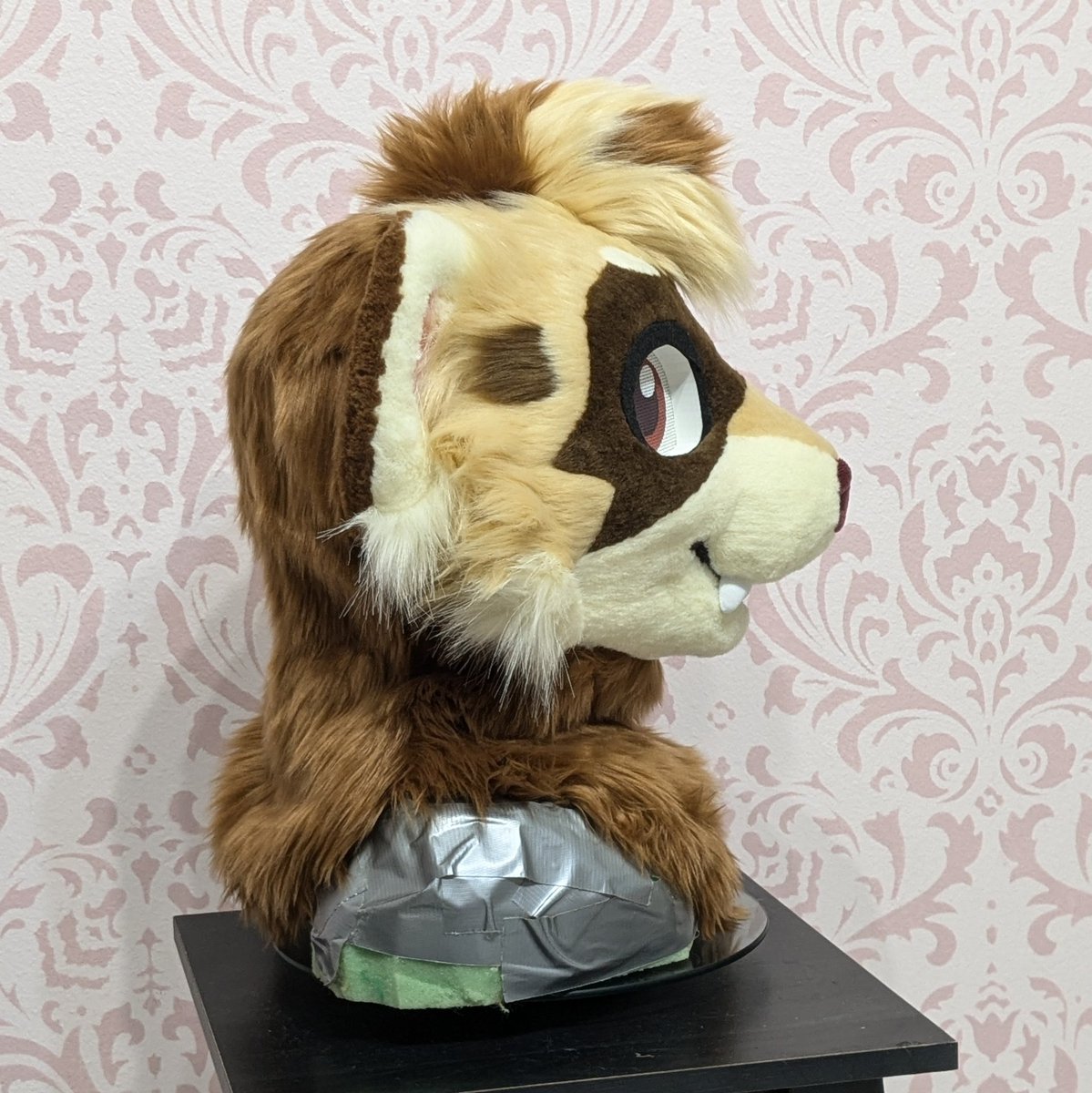 Been meaning to post them for so long but I keep being too busy to make posts on here!! Addis the ferret's head is all finished! This is part of <a href="/theSpackster/">spacks🐾 🔜 FWA</a> 's fullsuit comm. Their head features all-mesh follow me eyes, a pickable nose, Velcro eyelids, a magnetic hair tuft, 1/4