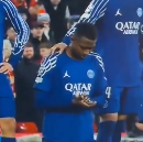 virgil mo palah: parar el partido, soy musulman estoy celebrando ramadan y tengo que hidratarme 😭😭😭

CHAD william pacho: papa dio, ayúdanos a eliminar al malvado liverpul.