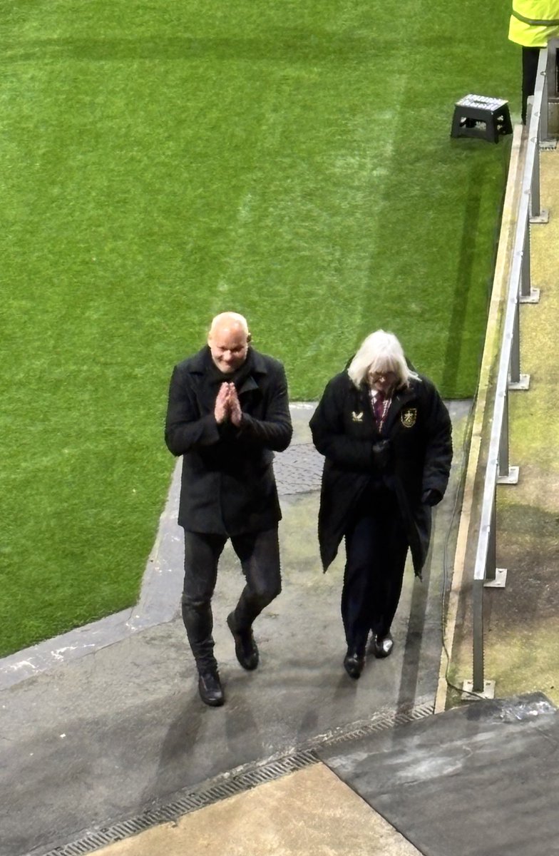 AlwaysClaret's tweet photo. We didn’t win but @jensen_com was the HT guest so I’m still happy #TwitterClarets https://t.co/Ujcyu67AIF