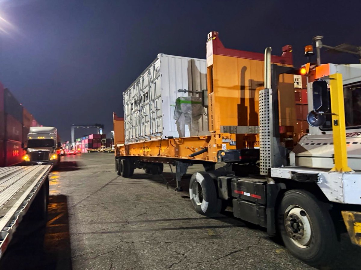 4 days ago we learned a freight broker lied and COLAB never boarded ship to Japan

After a 40hr recovery at Port of LA, we got it back

Thanks to the Guardian Angels that are <a href="/flexport/">Flexport</a> - COLAB is in transfer now to board a 747 and fly LAX-Tokyo ASAP

It will arrive on time 🇯🇵🇺🇸