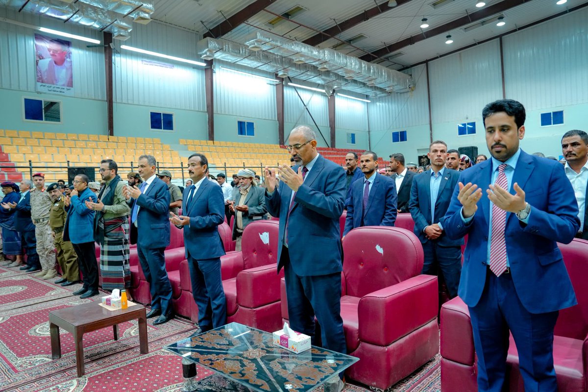 في ليلة رمضانية حاشدة.. شبوة تحتفي بزيارة الرئيس الزُبيدي والوفد المرافق له

شهد الرئيس القائد عيدروس قاسم الزُبيدي رئيس المجلس الانتقالي الجنوبي، نائب رئيس مجلس القيادة الرئاسي، مساء اليوم الثلاثاء، الحفل الخطابي الحاشد الذي أقامته السلطة المحلية بمحافظة شبوة، احتفاءً بزيارته