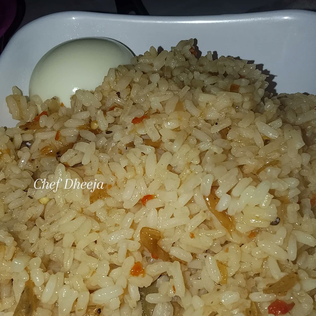 chefdheeja's tweet photo. Simple, delicious, and satisfying crayfish flavoured rice and boiled egg!😋

Who’s ready to dig in? 🍚🥚❤️ https://t.co/nYIt3kdwNE