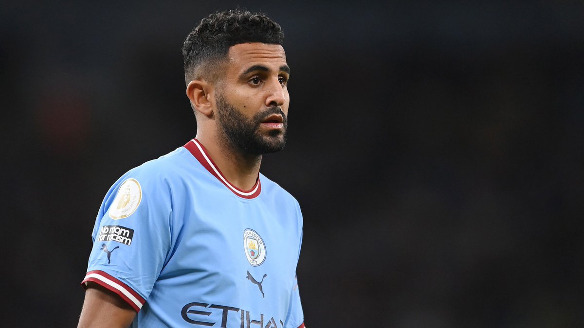stephyves225's tweet photo. J’espère que vous avez ouvert les yeux sur Salah hein….. 

MAHREZ 🇩🇿 EST AU DESSUS DE LUI ! https://t.co/Aa4t8WKVou