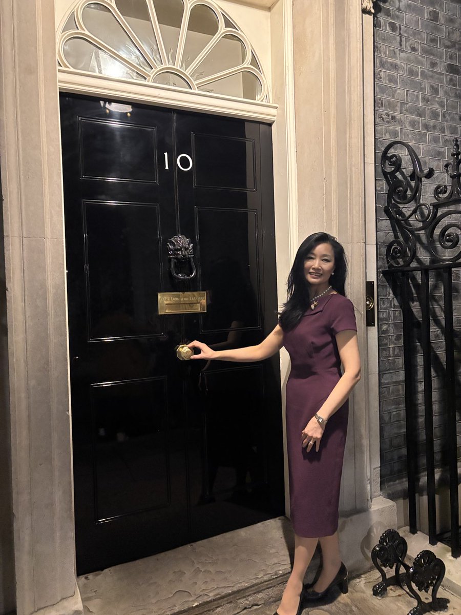 Honoured to be invited to 10 Downing Street to celebrate #InternationalWomensDay. Thrilled to meet the Prime Minister and so many inspiring women #IWD
