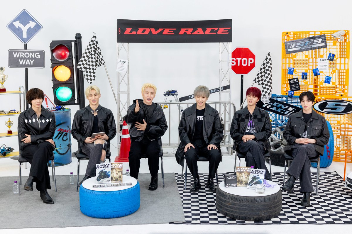 kbsworld_enter's tweet photo. ‘컴백’ SF9, ‘LOVE RACE’ 발매 기념 카운트다운 라이브 성료 “뜨겁게 준비한 앨범”
신보 발매 기념 카운트다운 라이브 진행…신곡 소개→비하인드까지 알찬 소통
카운트다운 라이브로 컴백 활동 신호탄! 내일(13일) ‘엠카’서 ‘LOVE RACE’ 무대 최초 공개

[사진=FNC엔터테인먼트]

#SF9 #에스에프나인 https://t.co/9mZzTWcPdN