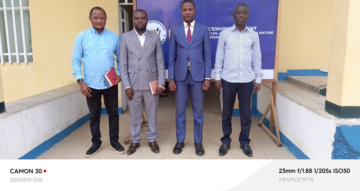 FelixMossaka's tweet image. J'ai reçu le Chef d'Antenne et l'Ir.Technicien du Projet #PGDF/#MGL dans mn cabinet. 
Ns avons discuté autour de la collaboration entre #PGDF et le #MINIPRO #EDD. Ns avons donné certaines orientations au CA afin que ce projet puisse contribuer durablement à l'élan de la #MONGALA