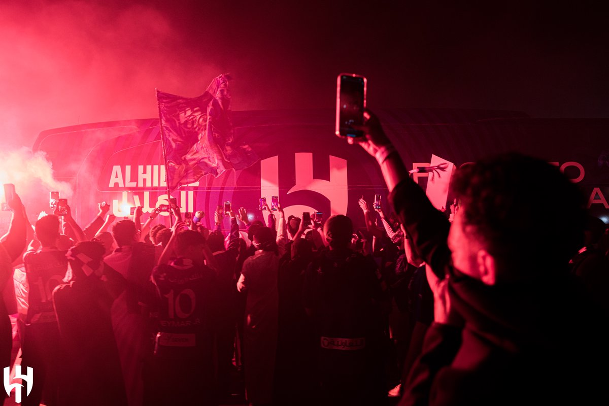 Alhilal_EN's tweet photo. A sea of blue, a wall of sound, a night of fire 🔥💙⚽️ https://t.co/3eJfPvt7xU