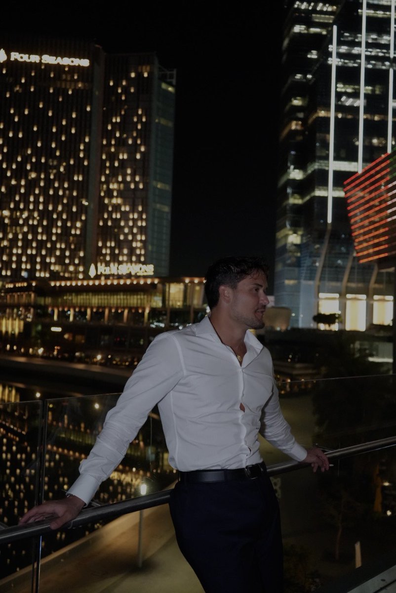 RiccItalian's tweet photo. Abu dhabi https://t.co/wqgGDUPAcT