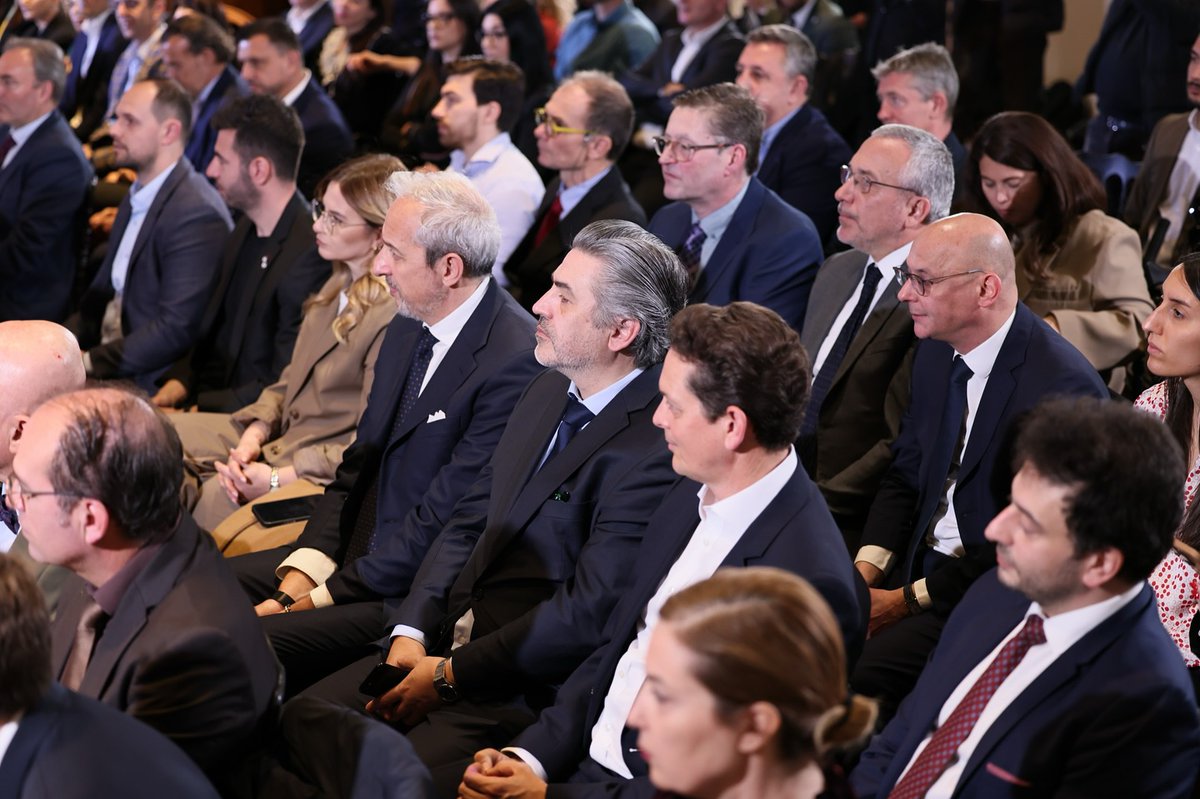 albania_aic's tweet image. 🇫🇷🤝🇦🇱 Në COD, inovatorë francezë &amp;amp; shqiptarë u bashkuan për “French-Albanian Digital Roadmap”! 

Nga fjalët përshëndetëse të Ambasadores Suard dhe Kryeministrit Rama, te AI e gjelbër, eventi  dëshmoi fuqinë e bashkëpunimit për zhvillim të qëndrueshëm.
#DigitalRoadmap #Collab