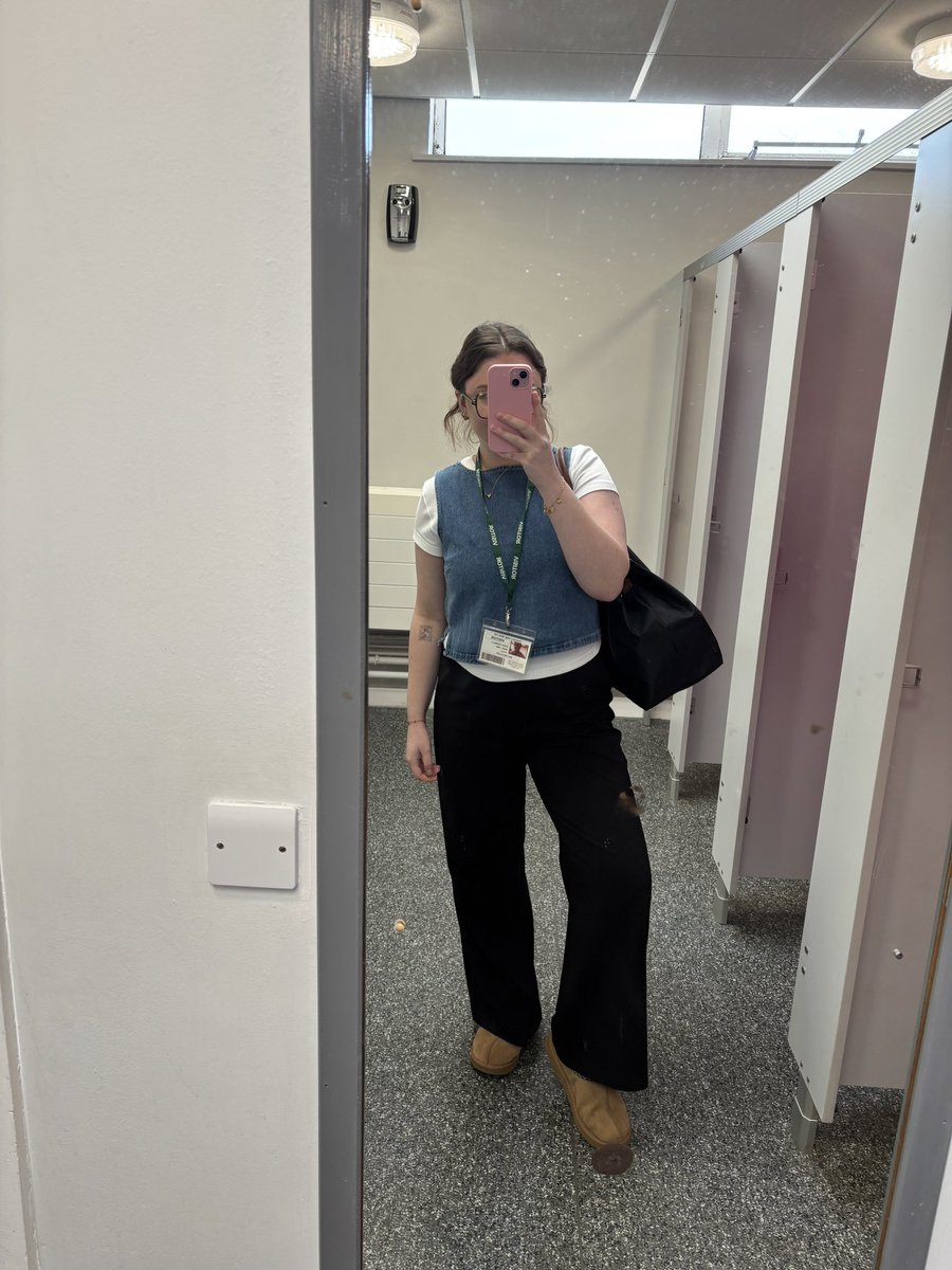 misscornelly_'s tweet photo. Some recently spring teaching outfits🌷🐣⭐️ https://t.co/gzCSu3Y4lP