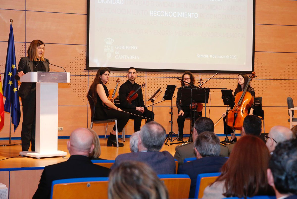 es_oscan's tweet image. 🖤 Hoy, un cuarteto de la #OSCAN ha participado en el homenaje a las víctimas del terrorismo, organizado por el @gobcantabria con motivo del Día Europeo de las Víctimas del Terrorismo. Música para el recuerdo, el respeto y la unión. 🎶