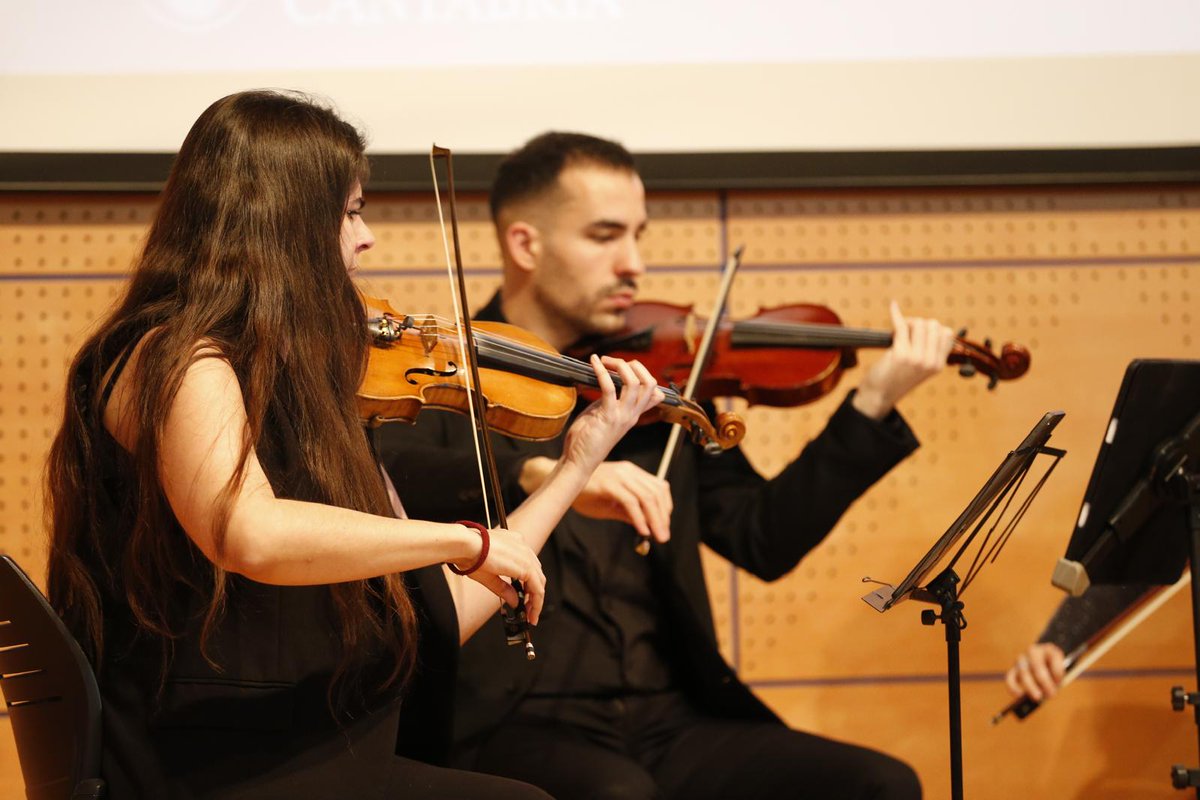es_oscan's tweet image. 🖤 Hoy, un cuarteto de la #OSCAN ha participado en el homenaje a las víctimas del terrorismo, organizado por el @gobcantabria con motivo del Día Europeo de las Víctimas del Terrorismo. Música para el recuerdo, el respeto y la unión. 🎶