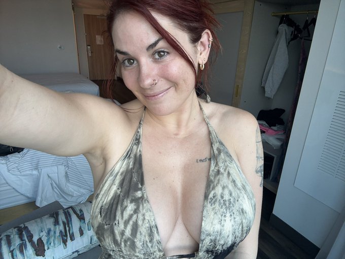 2 pic. I love this beautiful life ? https://t.co/fOWcIpNiTk