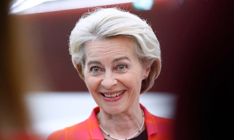 BusinessBourse's tweet image. 🚨 URSULA VON DER LEYEN ANNONCE LE RACKET OFFICIEL DE VOTRE ÉPARGNE ! 🚨

💥 &quot;Nous allons transformer l’épargne privée en investissements nécessaires.&quot; Traduction : ON VA VOUS PIQUER VOTRE ARGENT !

👉 Ils ont vidé les caisses.
👉 Ils ont explosé la dette.
👉 Ils ont ruiné…