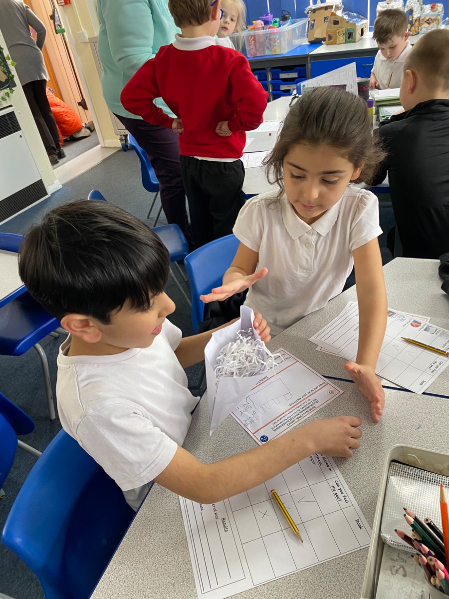 StAntsShipley's tweet image. Class 2 Science Week! Investigating the best material for a mattress so the princess wouldn’t feel the pea! #teamsas