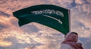 🇸🇦

يا مهابه , يا ربيع العين  رفرف , يا مهابه
عين عدوانك عماها من رفـيفك  يا خضرنا

زاهيٍ في  خير  ما  خطّه بنو   آدم   كتابه
والحدب من  تحتها شطّار  روس ليا  ومرنا

الهواء  يا داعبك   بقلوبنا    تنشا   سحابه 
حلبها نبض القلوب و سيلها مجرى  حمرنا

#يوم_العلم