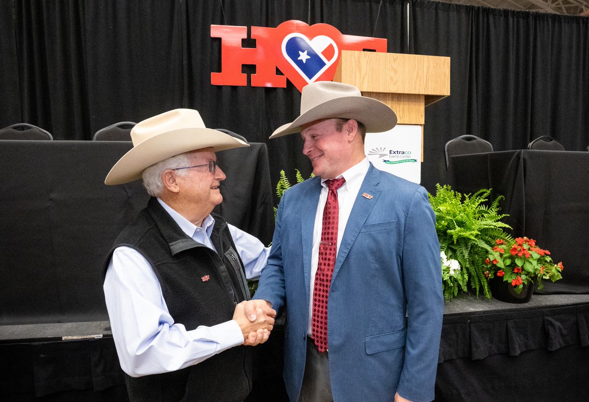 ExtracoEventsCe's tweet photo. As we welcome Dustin Coufal as our new President/CEO, we are grateful for the support of our community leaders and partners. The future of the Extraco Events Center and Heart O’ Texas Fair &amp; Rodeo is bright under his leadership! 🌟

#HOTFair #ExtracoEvents #WacoTX https://t.co/1zf4jzUWgp