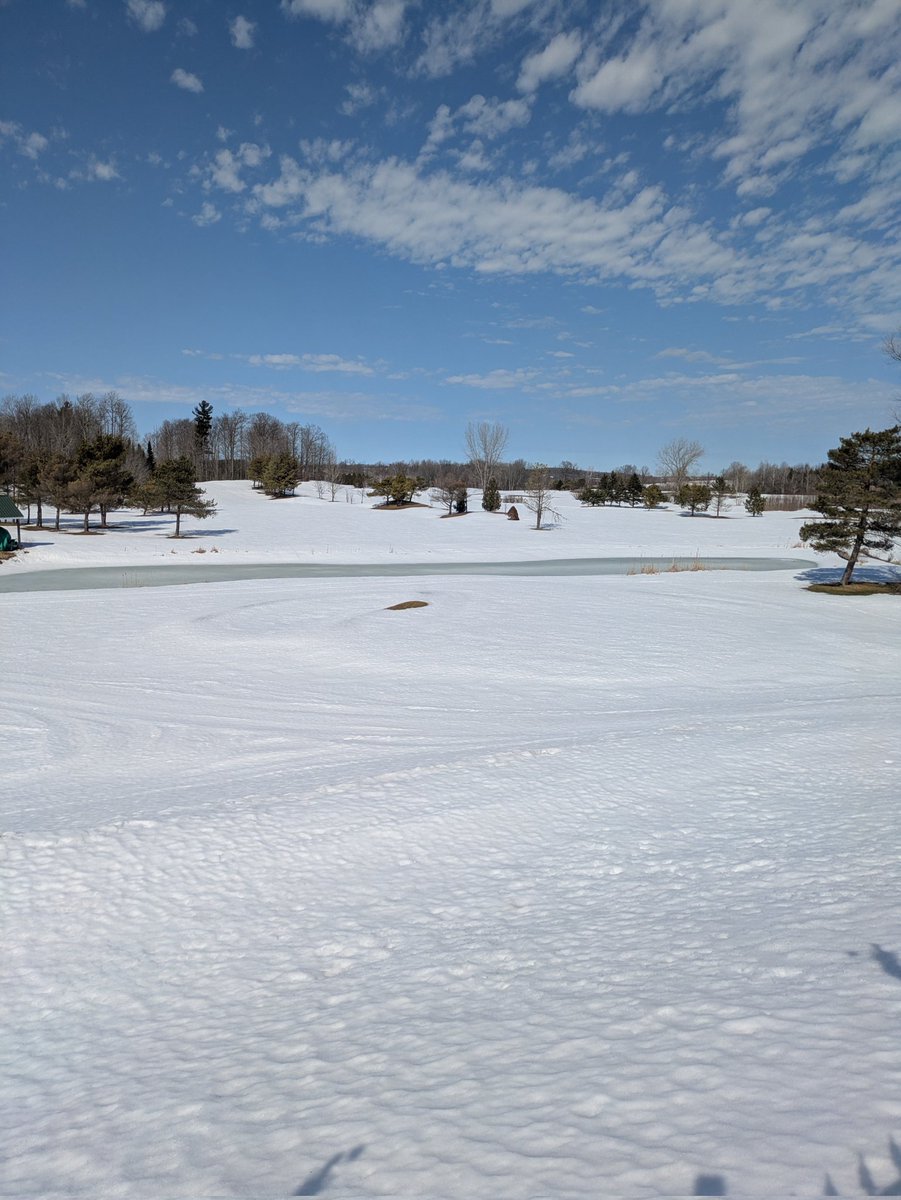 KeystoneLinks's tweet image. A few more weeks still after #recordsnowfall. Last year we opened March 4th. Check KeystoneLinks.com and socials for when we're open. #soclose #firstgrass