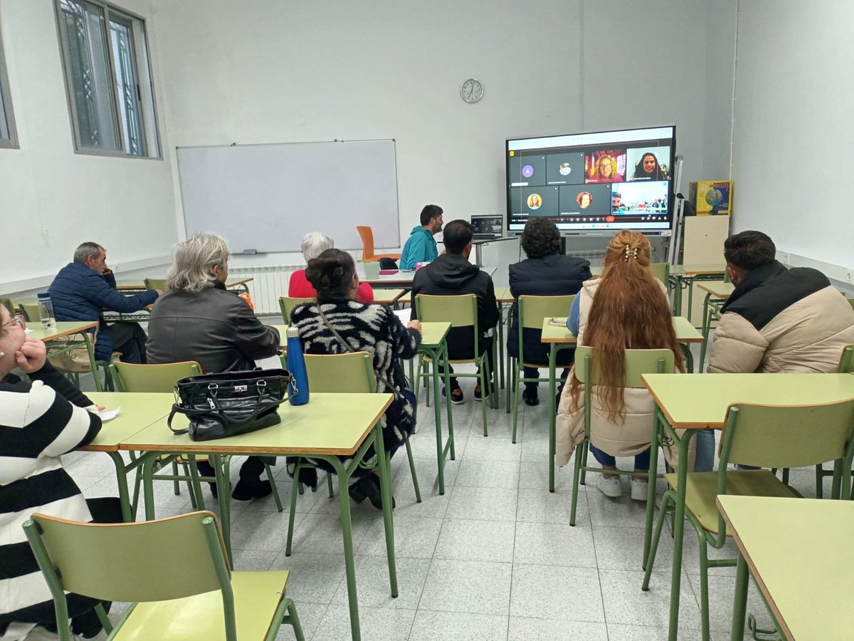 Videoconferencia con Lola Cabrillana <a href="/de_infantil/">Lola Cabrillana</a> autora del Libro La maestra gitana. Una gran persona y una excelente profesional y el CEPA de Plasencia Instagram ⁦<a href="/CepaPlasencia/">#CEPA PLASENCIA</a>⁩. Gracias Lola.