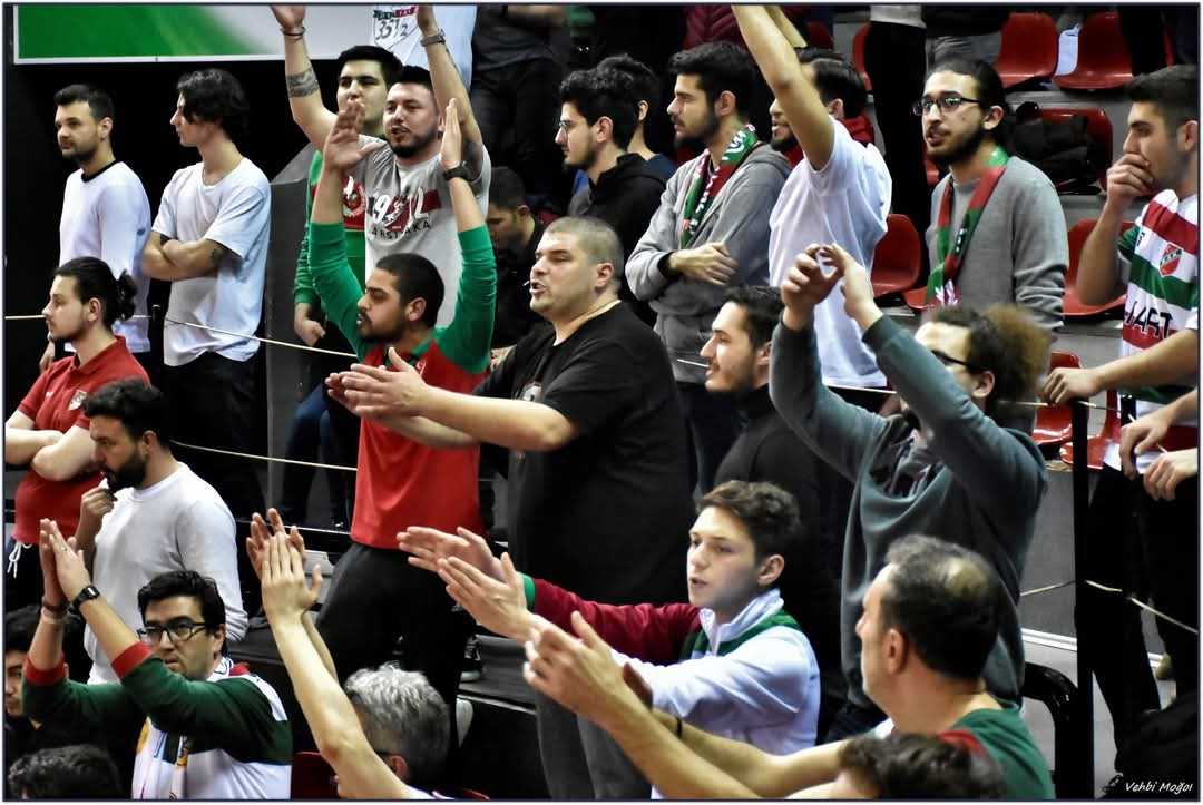 Tarih acımasız, facebook hatırlatıcı..
Dün, bugün, yarın.. Karşıyaka aşk, bir kara sevda.

Hepsi tarihten bugün..
2015 - 2017-2018-2020

2017 petlas sponsorluğunu kardeşim <a href="/TolgaBasek/">Tolga Basek</a> kulube kazandırmıştı. Küçük bir anı. Neden kaçtığını da bilahare anlatırız..