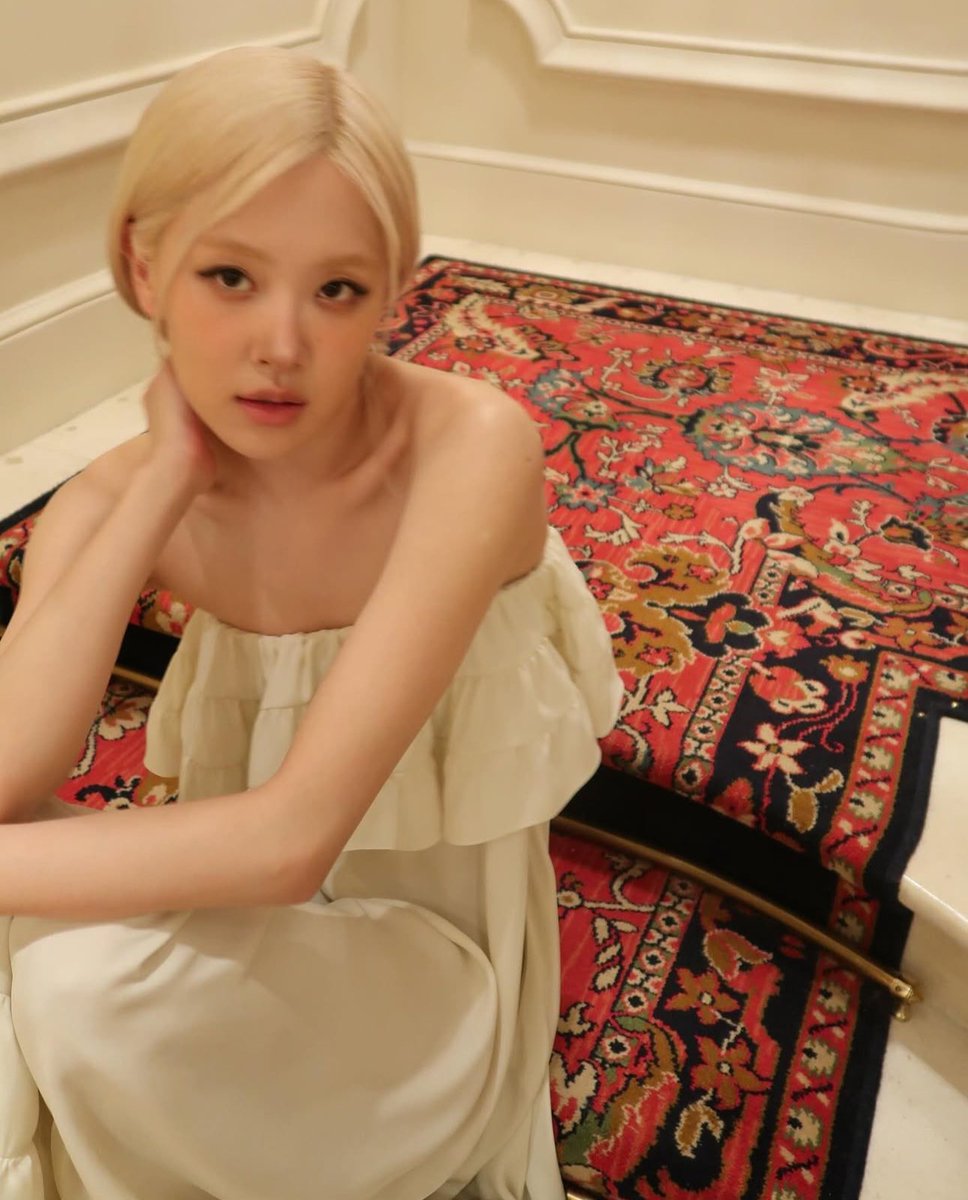 ROSÉ ig update

"🐚 @.ysl" 

Pls engage on her ig post. Mention her name and Saint Laurent. 

ROSÉ AT YSL FW25
#ROSÉxSaintLaurentFW25
#ParisFashionWeek #ROSÉ