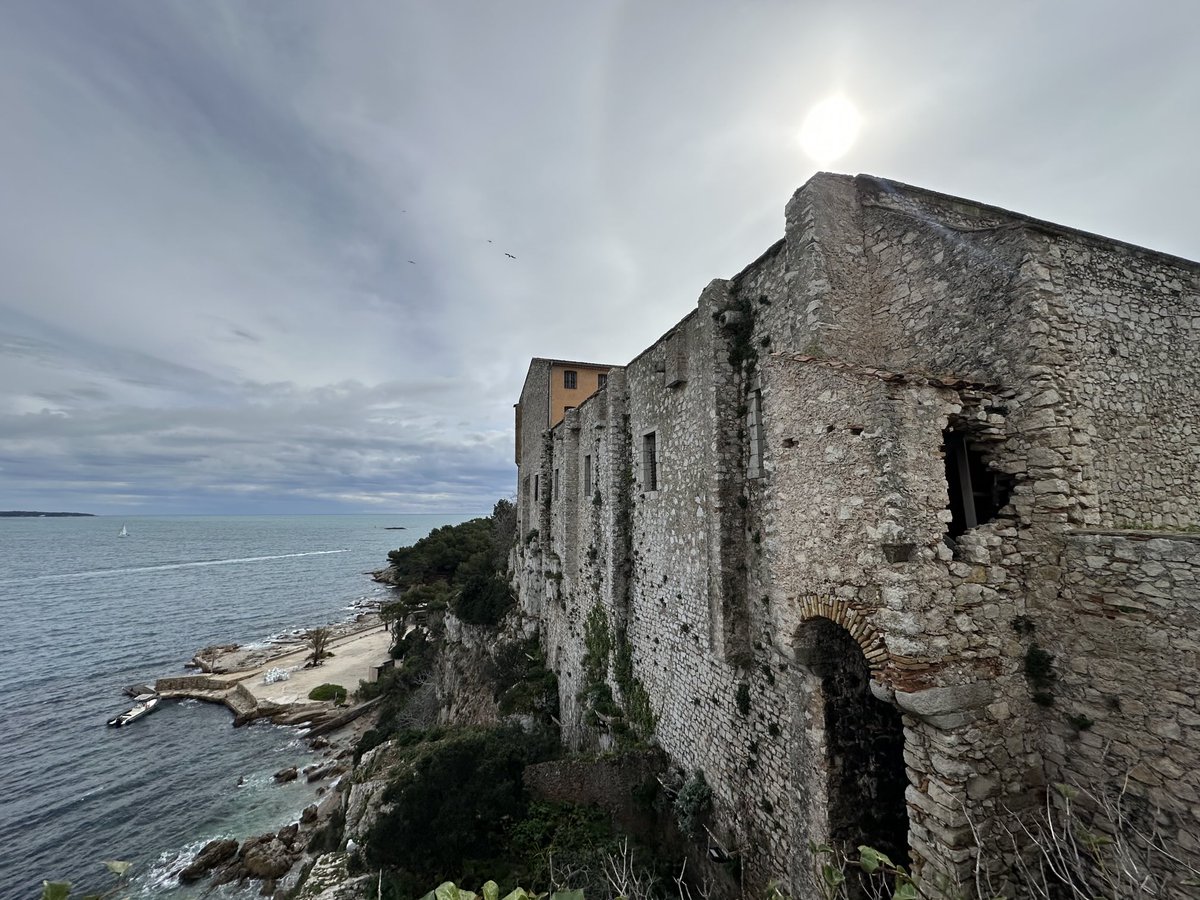 ENortonHistory's tweet photo. The exterior of the block that included the Man in the Iron Mask’s cell in Fort Royal on Ile Saint-Marguerite close to Cannes. I think it’s safe to say that, for whatever reason, Louis XIV was very keen that this mysterious prisoner did not escape #manintheironmask #cannes https://t.co/VZDRMnHuYG