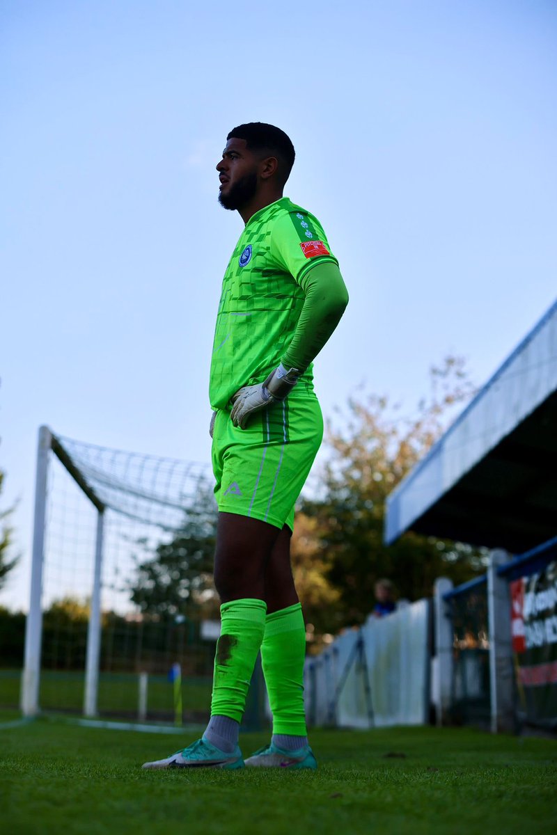 Available on a Dual Reg/Loan till the end of the season at Step 3 or 4. Hit me up! 📧 🧤 ⚽️  #rt #freeagentish #NonLeague