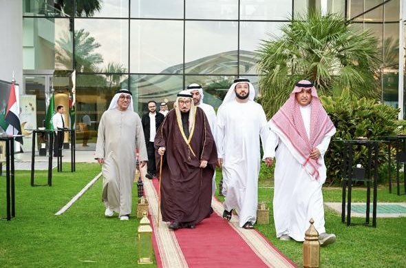 KSAembassyAE's tweet photo. #أبوظبي | أقامت سفارة خادم الحرمين الشريفين في #أبوظبي حفل الإفطار الرمضاني السنوي مساء امس حيث أستقبل سعادة السفير  #سلطان_اللويحان_العنقري المدعوين من أصحاب المعالي والسعادة السفراء و أعضاء السلك الدبلوماسي المعتمدين والمسئولين في الدولة ،حيث تبادل الجميع التهاني بهذه المناسبة المباركة . كما حضر الحفل منسوبي السفارة والقنصلية  العامة في #دبي والملحقيات والمكاتب الفنية التابعة للسفارة  ومدير مكتب الخطوط #السعودية في دولة #الإمارات العربية المتحدة الشقيقة .