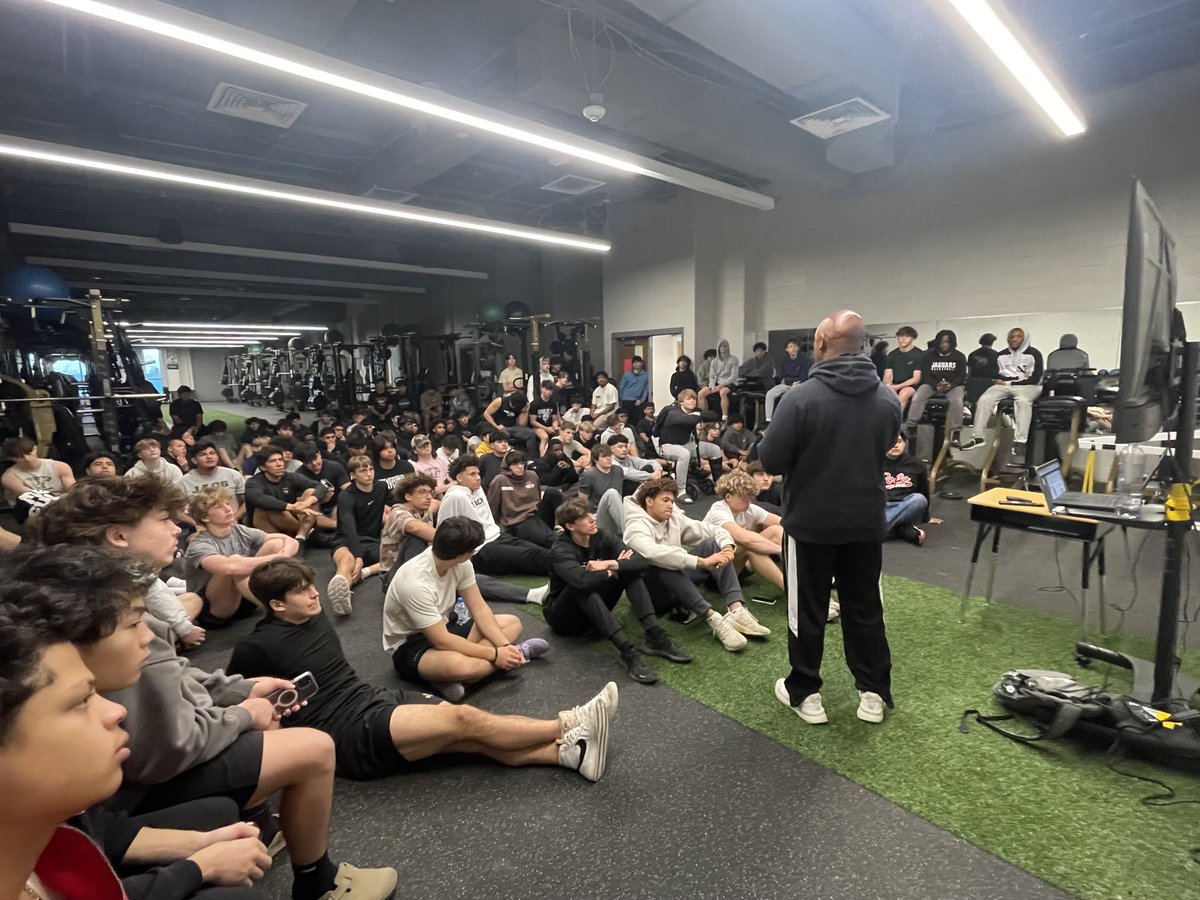 Shout out to ⁦<a href="/CoachAntoine/">Ron Antoine, M.Ed</a>⁩ for doing another awesome talk on recruiting. #RecruitBudaFootball Go Jags! ⁦<a href="/JhsJags/">JHSJags</a>⁩ ⁦<a href="/HaysCISD/">Hays CISD</a>⁩ ⁦<a href="/CoachLMoffett/">Lance Moffett</a>⁩