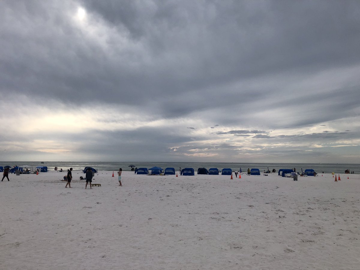 falcon0971's tweet photo. Part 2 of my trip down to Clearwater Beach Florida for the weekend. I had fun, and I ate well. This was the 1st time I've been to the beach in over 10 years. #clearwaterbeachflorida #beach #relaxation #workvacation #winter #winterinflorida https://t.co/0UlTgInKnQ