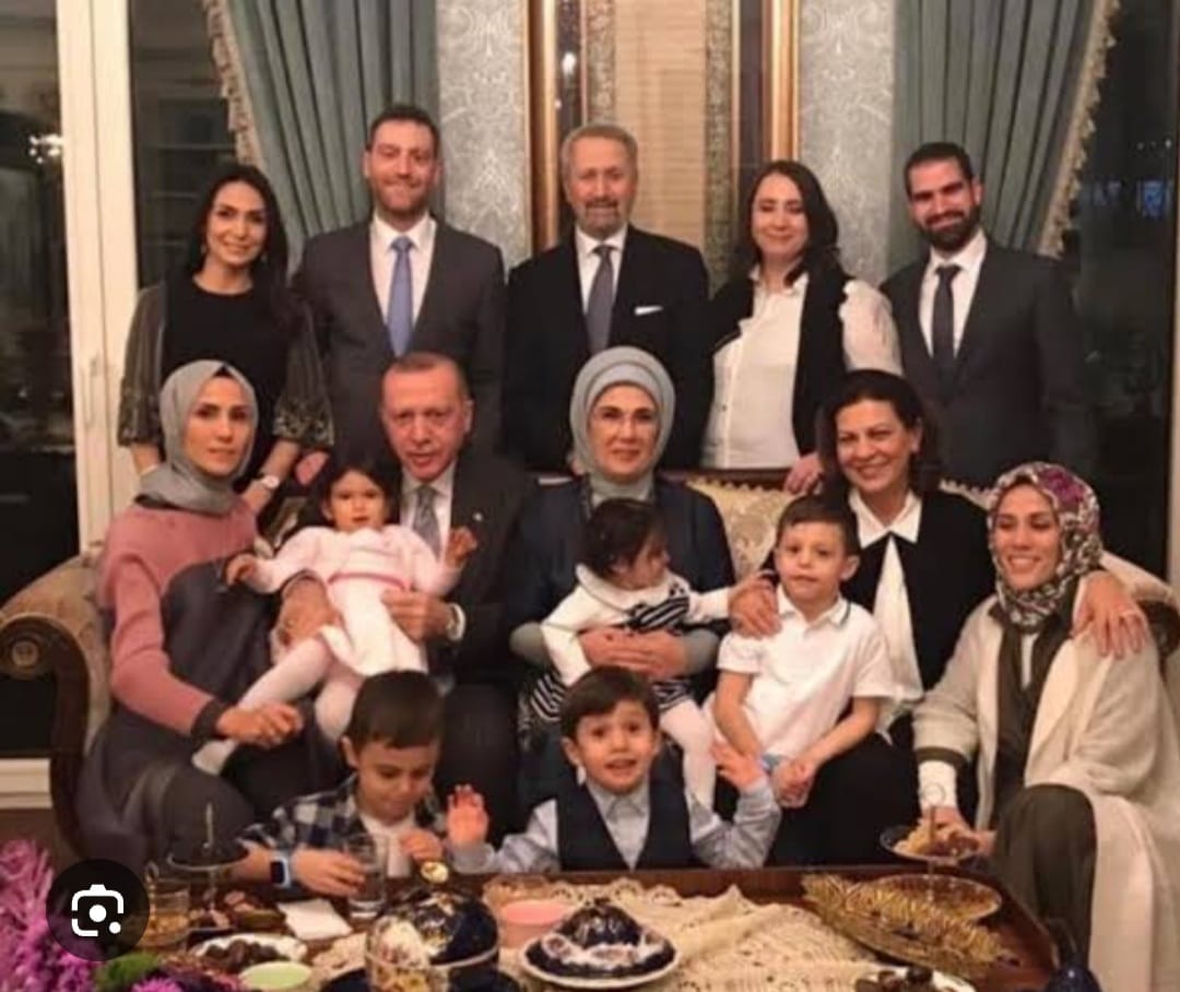 gulnurduran41's tweet photo. @Avkthalilozturk #AfsızBayramOlmaz
#AfsızBayramOlmaz
#AfsızBayramOlmaz
AFSIZ BAYRAM OLMASIN
ARTIK
YETTI YILLARDIR BU
ZÜLM

BİRİLERI AILE YILIMI DEMISTI
👍
@RTErdogan 
@EmineErdogan 
@yilmaztunc 
@cuneytyuksel_ https://t.co/klPVb0h3xZ