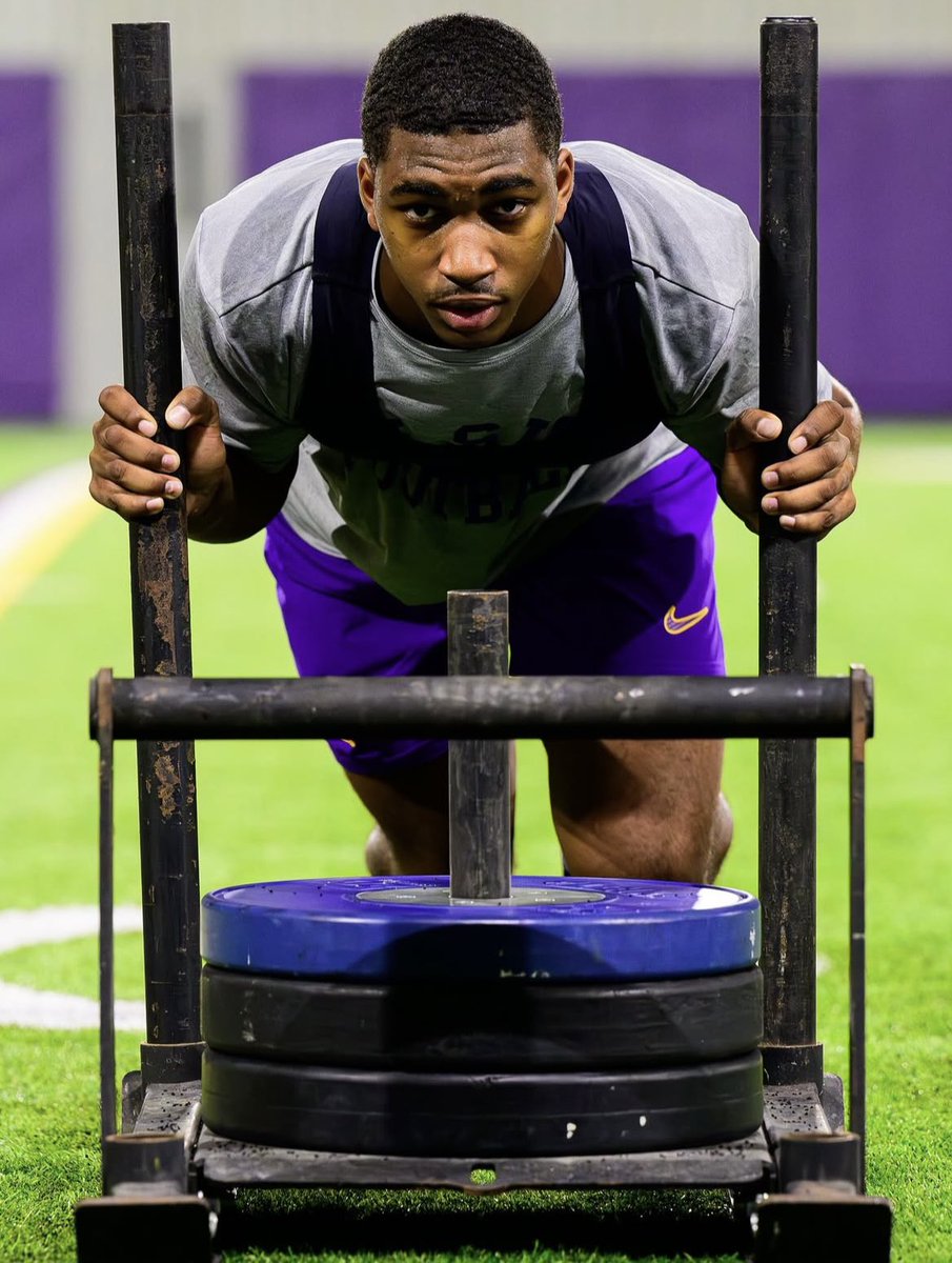 #LSU signed the No. 2 rated LB in America last December: Charles Ross II.

Now, the early-enrollee has added 10 pounds to his frame since arriving in Baton Rouge.

Ross has proven speed with the opportunity to thrive in Blake Baker’s system.

A fun one to keep tabs on.