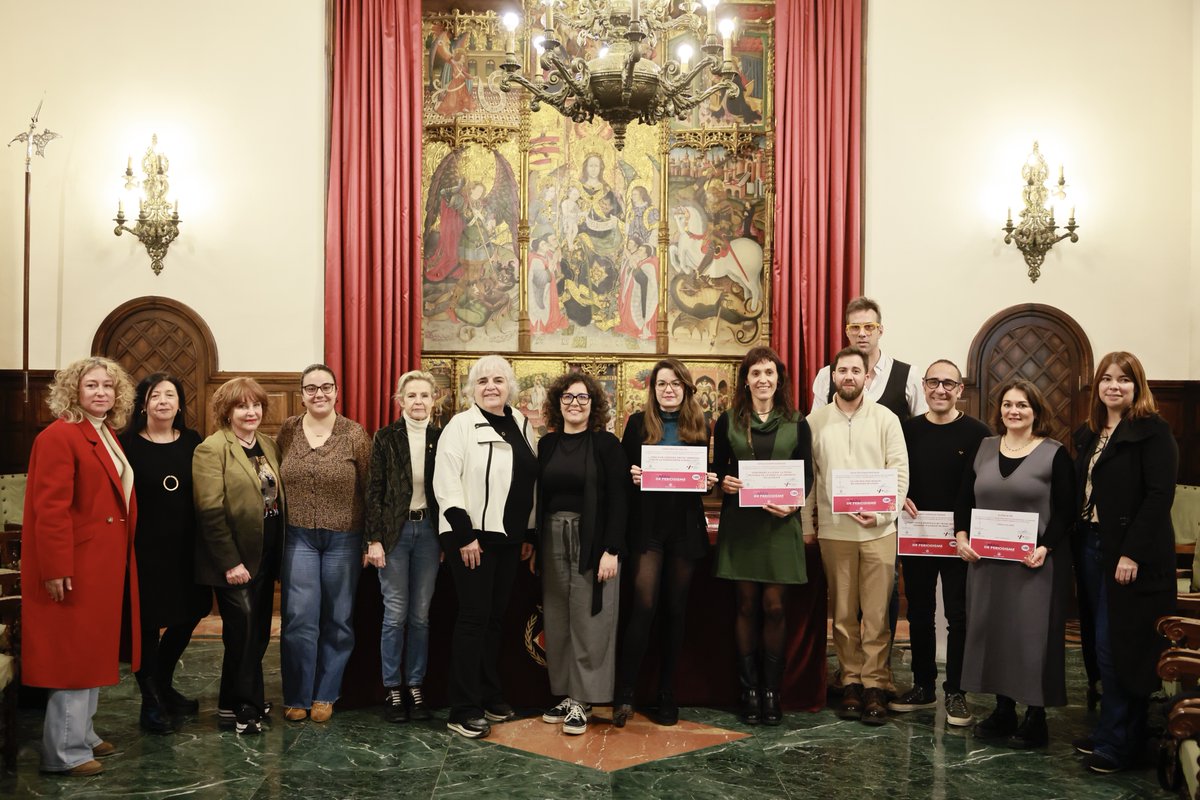 Ajuntament de Lleida (@paerialleida) on Twitter photo La Paeria reconeix amb el Premi Mila la contribució del periodisme en la visibilització de les dones.
La XVIII edició ha distingit els/les periodistes <a href="/AlbertGFarran/">AlbertGonzalezFarran</a>
<a href="/DaniDominguezRo/">Dani Domínguez</a>
<a href="/claraardevol/">Clara Ardévol</a>
i Estela Busoms.
Lliurament de premis al Saló del Retaule.
paeria.cat/ca/actualitat/… La Paeria reconeix amb el Premi Mila la contribució del periodisme en la visibilització de les dones.
La XVIII edició ha distingit els/les periodistes <a href="/AlbertGFarran/">AlbertGonzalezFarran</a>
<a href="/DaniDominguezRo/">Dani Domínguez</a>
<a href="/claraardevol/">Clara Ardévol</a>
i Estela Busoms.
Lliurament de premis al Saló del Retaule.
paeria.cat/ca/actualitat/…