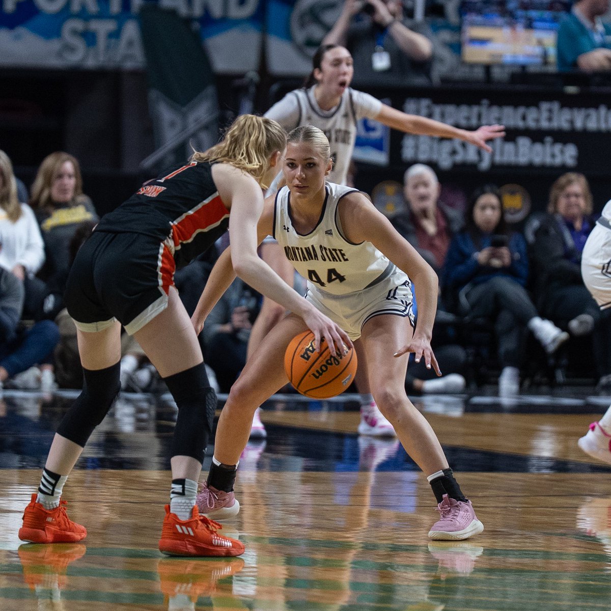 8 steals today for The Roberts Rocket to tie the <a href="/BigSkyConf/">Big Sky Conference</a> all-time single-game tournament record 🫡

<a href="/TayleeChirrick/">Taylee Chirrick</a> | #All4One