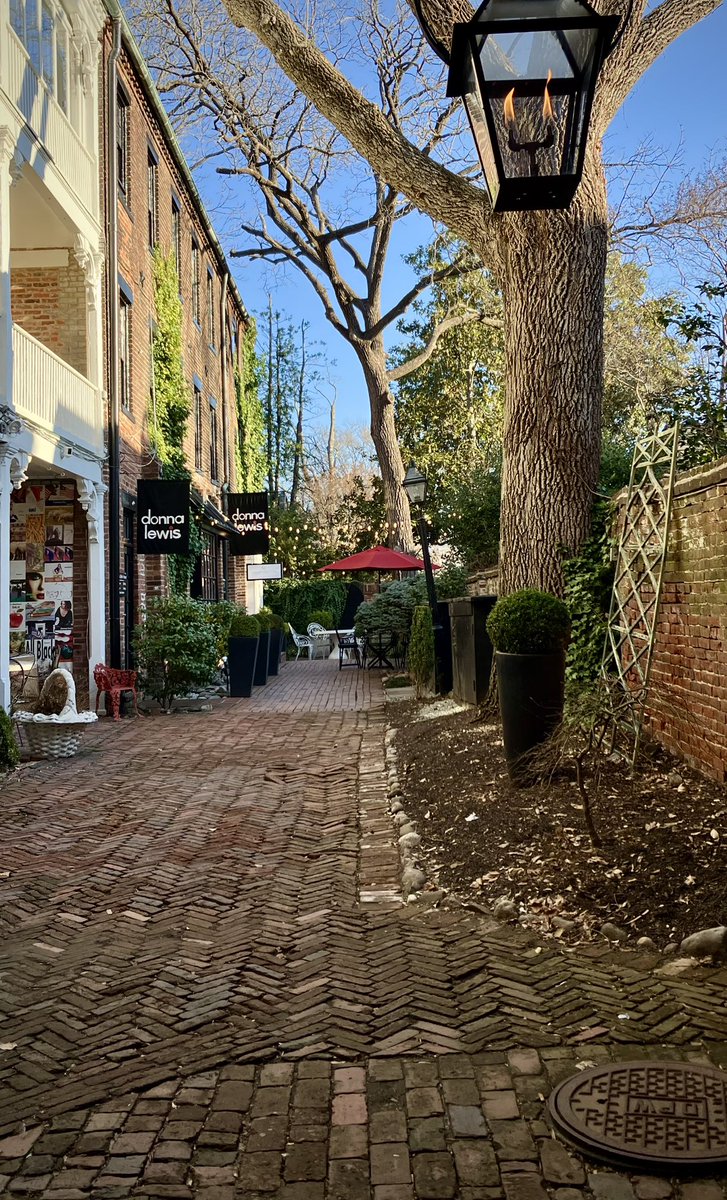 HobanGirl's tweet photo. Still trekking with some 3 miles to go before I’m home again. Glorious sunny day in Alexandria. Started pre-dawn heading for the 8am. #OldTown #Alexandria #CameronSt George catching a few early rays. Interior design and Donna Lewis—reflections seem to be a theme, so contemplative https://t.co/n6hNL63XRA