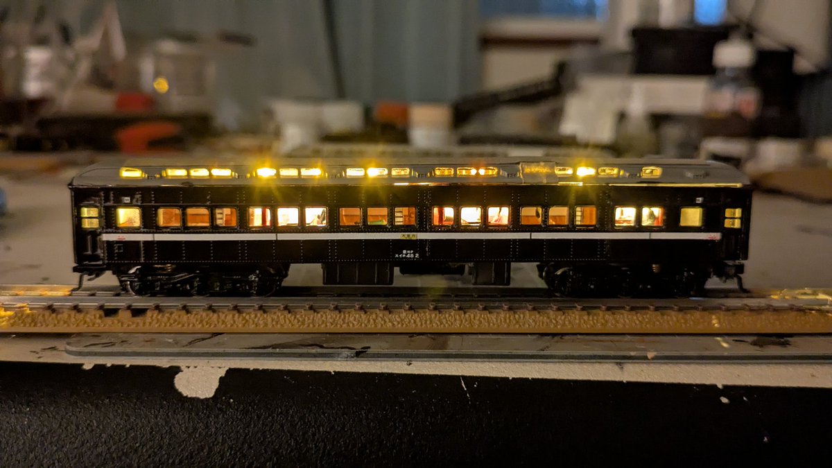 Suhafu32double's tweet photo. KATO オハ31 改造シリーズ
一等寝台車 スイネ48 2、落成。
今まで特急富士の10号車を務めていたスイネ49 2の劣化が進んできたため、後継車が必要となり制作。

車内は従来通り二段ベッド付の個室が3部屋の構造ですが、車体切り継ぎ位置の都合で車体長が20.75mと客車区内で一番長くなっています。 https://t.co/cB4a5decFT