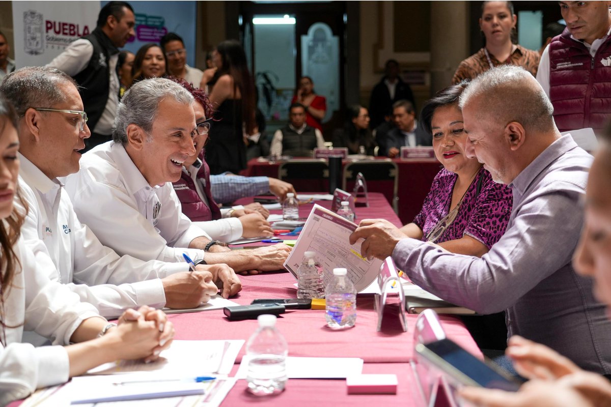 🏛️ Estamos convencidos que un gobierno que escucha, TRANSFORMA.

Por ello, hoy arrancamos la 1ª Edición de #LaCapitalTeEscucha, donde gran parte de nuestro equipo atendimos a la ciudadanía para poder escuchar sus inquietudes y resolver sus solicitudes de manera directa.

Este