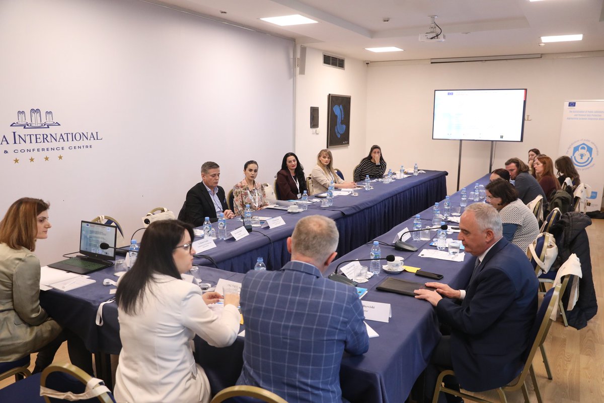 Nevojat dhe sfidat e digjitalizimit të shërbimeve publike në optikën e të drejtave të njeriut. Një dialog i hapur mes të gjithë aktorëve është i rëndësishëm për t’u përballur më mirë me të gjitha avantazhet dhe disavantazhet që sjell digjitalizimi.
@WesternbalkansFund <a href="/IKomiteti/">Albanian Helsinki Committee</a>