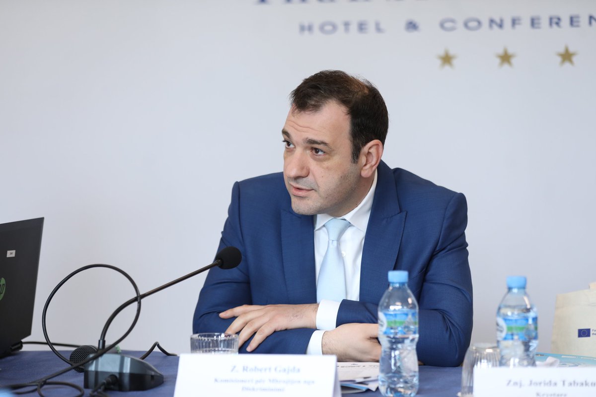 EridaSkendaj's tweet photo. Nevojat dhe sfidat e digjitalizimit të shërbimeve publike në optikën e të drejtave të njeriut. Një dialog i hapur mes të gjithë aktorëve është i rëndësishëm për t’u përballur më mirë me të gjitha avantazhet dhe disavantazhet që sjell digjitalizimi.
@WesternbalkansFund @IKomiteti https://t.co/Oc09iIpZsb