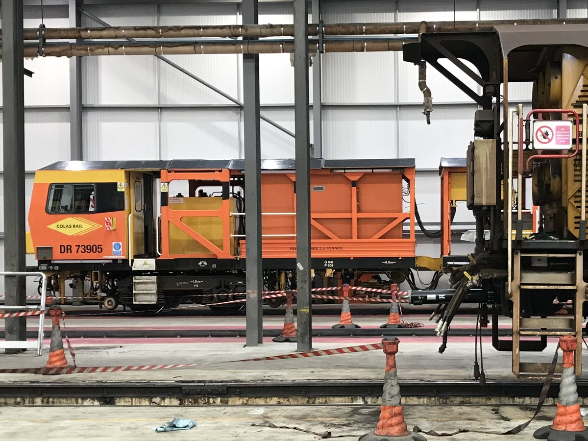 Arguably more interesting than the two Class 20s (some will disagree 😋) hauling it the other day, here’s some photos of <a href="/ColasRailUK/">Colas Rail UK</a> 73905, now on the way to France and then eventually on the way to Africa. It’s not just locos that carry on overseas #TamperTuesday