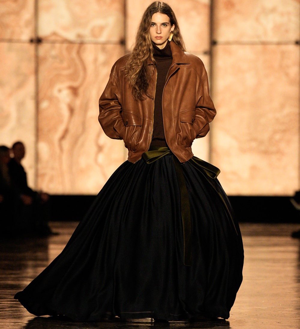 muglare's tweet photo. I enjoyed the drop waist at Saint Laurent. https://t.co/yVqjKRj0F9