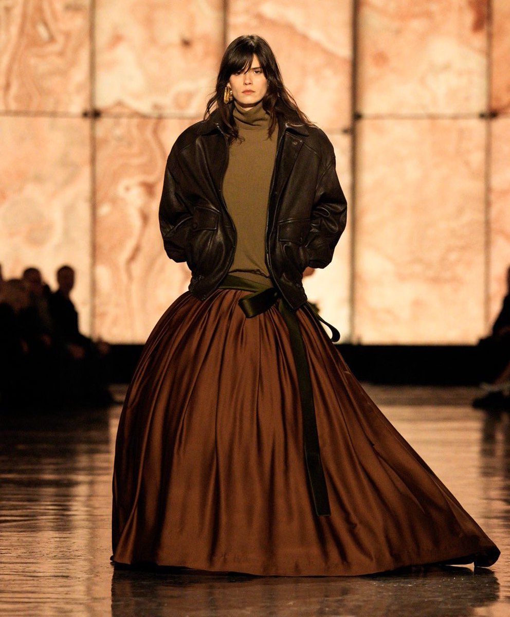 muglare's tweet photo. I enjoyed the drop waist at Saint Laurent. https://t.co/yVqjKRj0F9