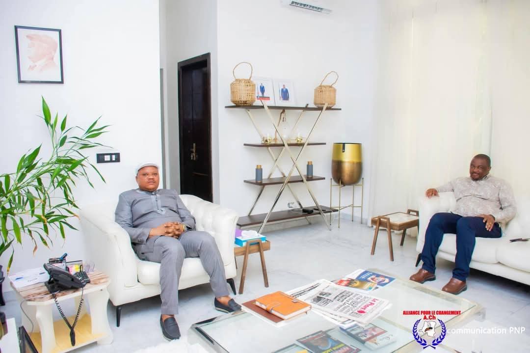 TimTshao2015's tweet image. #ÉCHANGES
De+de 2 heures entre l&apos;opposant @kabund_jmkkrock et le Professeur Dr. #Laurent_ONYEMBA @Acquitator81C chargé des❓️juridiques du parti politique @Ensemble_MK de l&apos;opposant @moise_katumbi @SalomonKalonda @OlivierKamitatu autour des questions socio-politiques de la RDC.